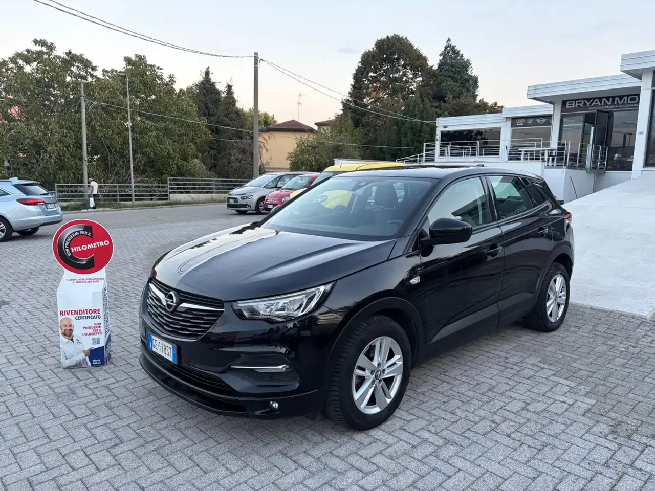 Foto 2 di 10