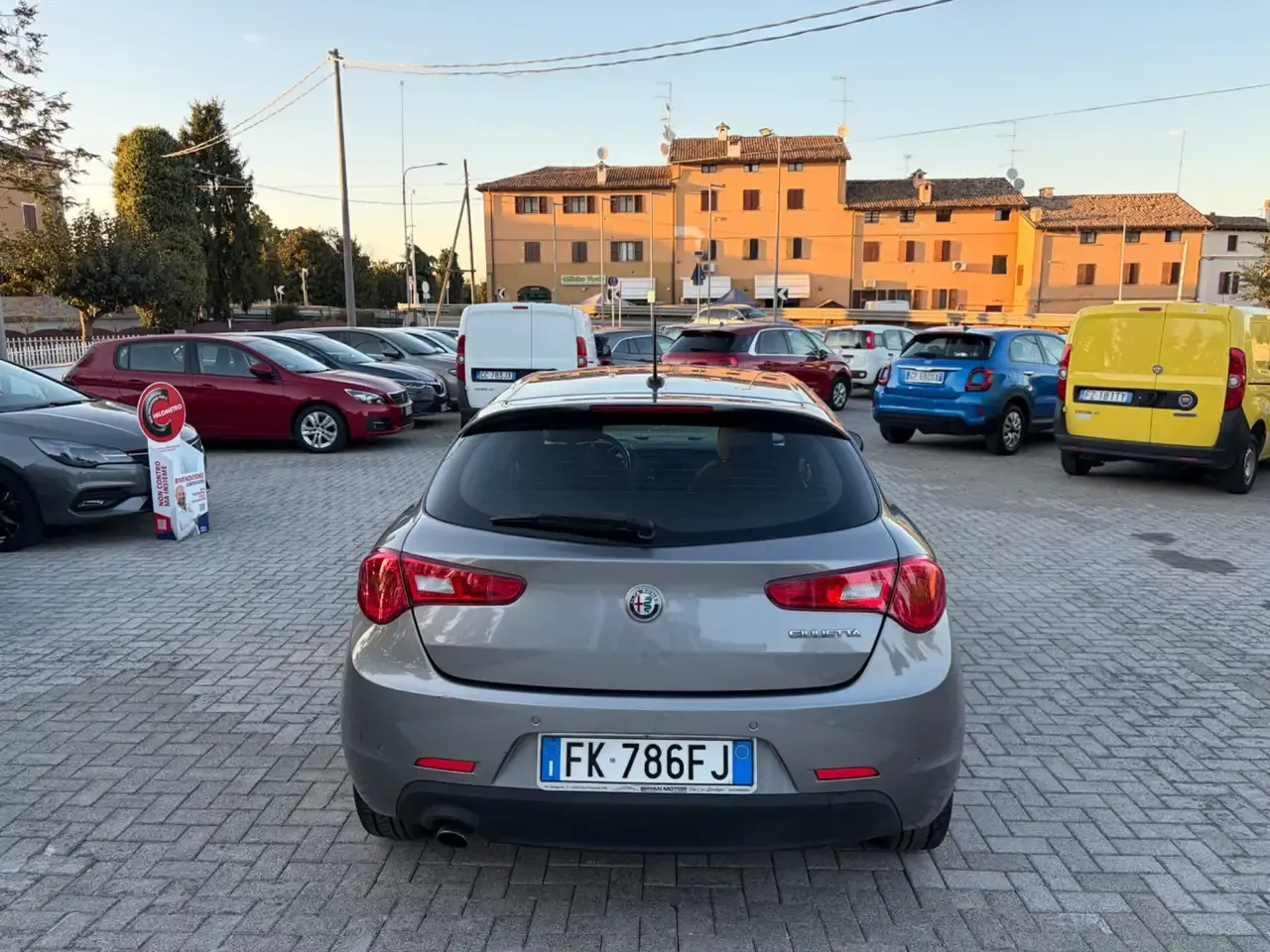 Foto 7 di 10