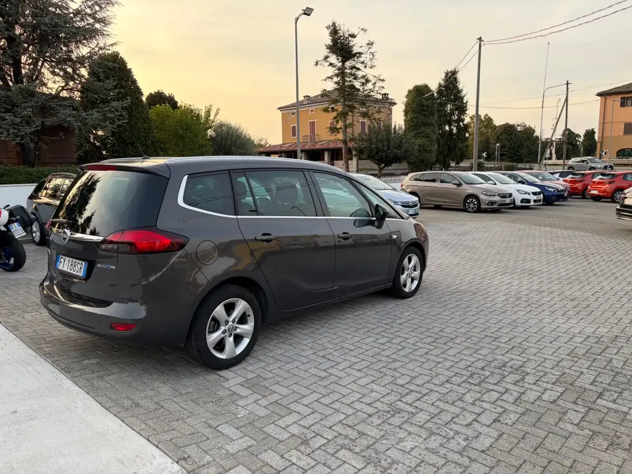 Foto 5 di 11