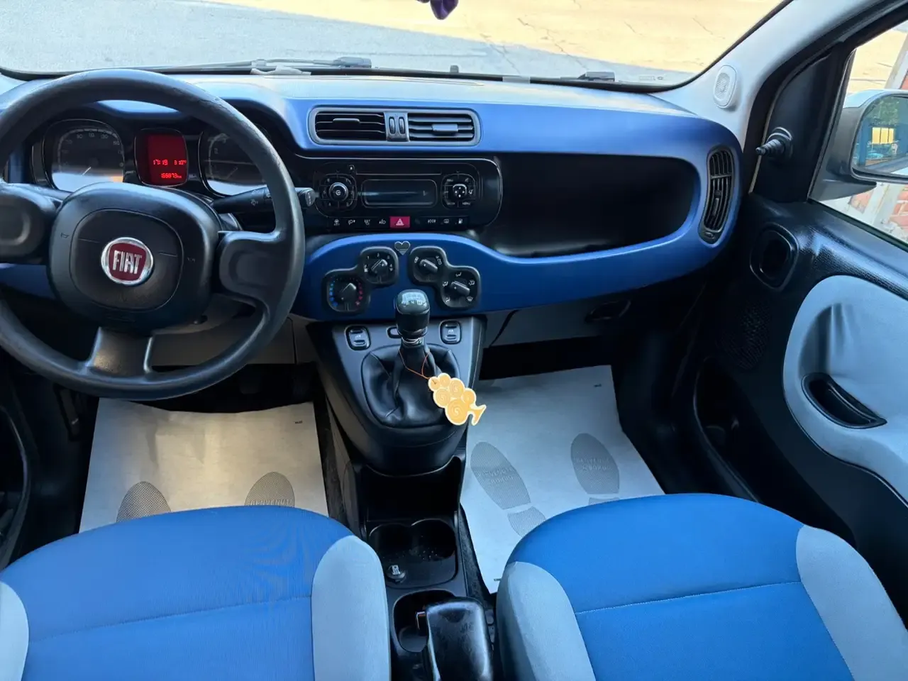Foto 10 di 11