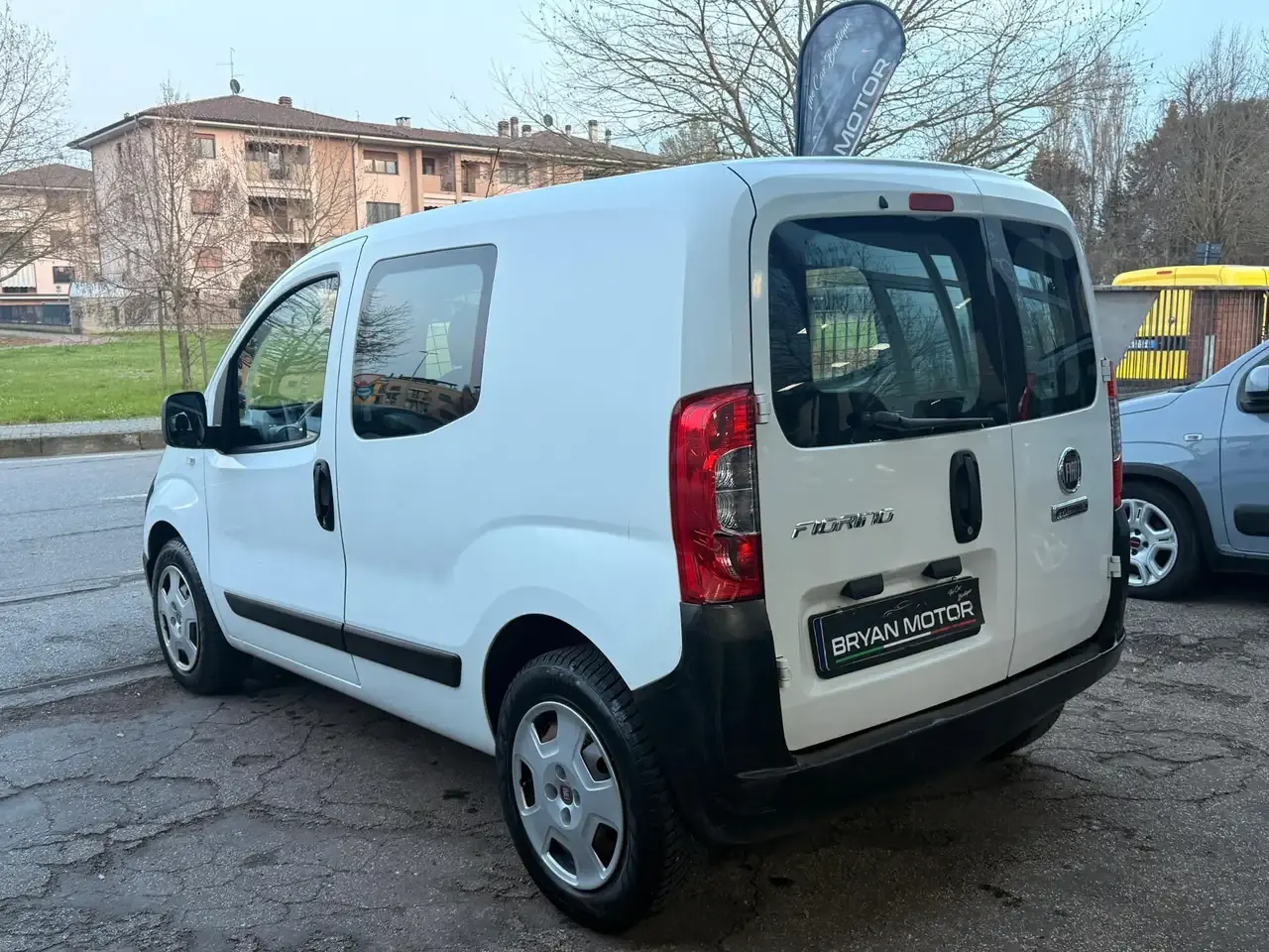 Foto 5 di 11