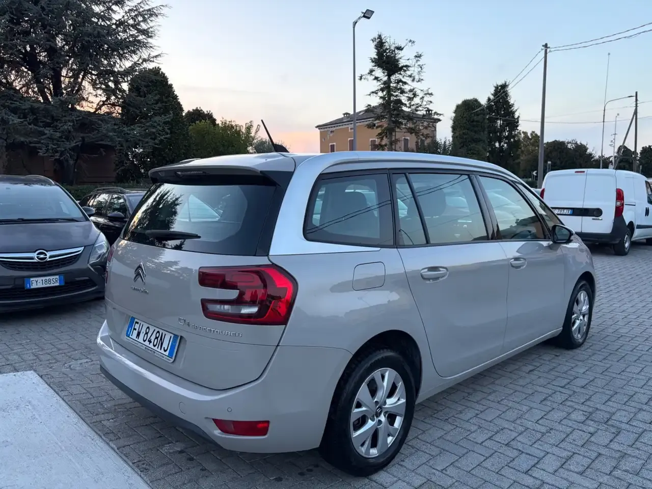 Foto 6 di 10