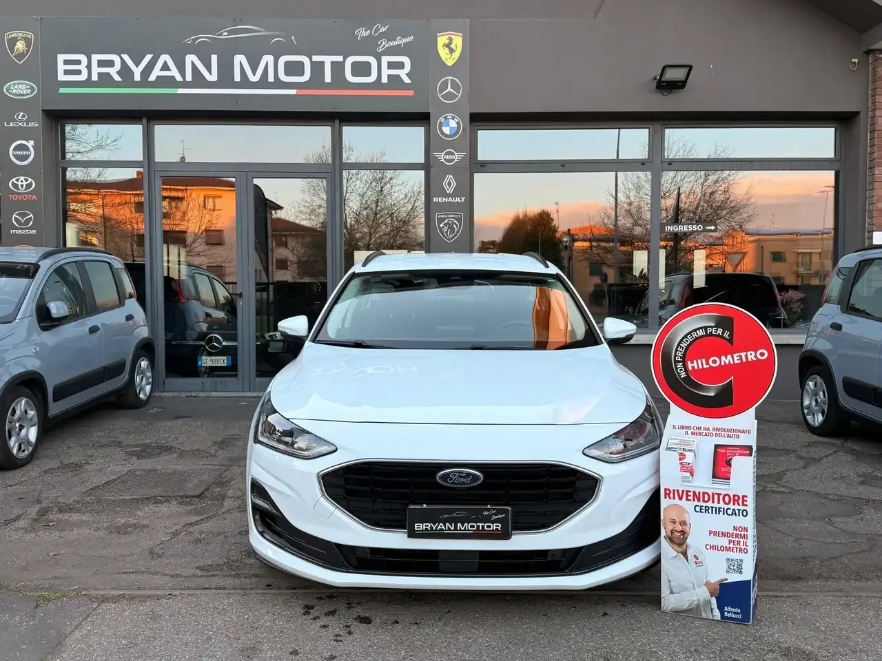 Foto 3 di 11