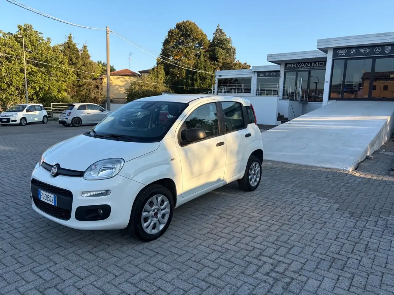Foto 3 di 11