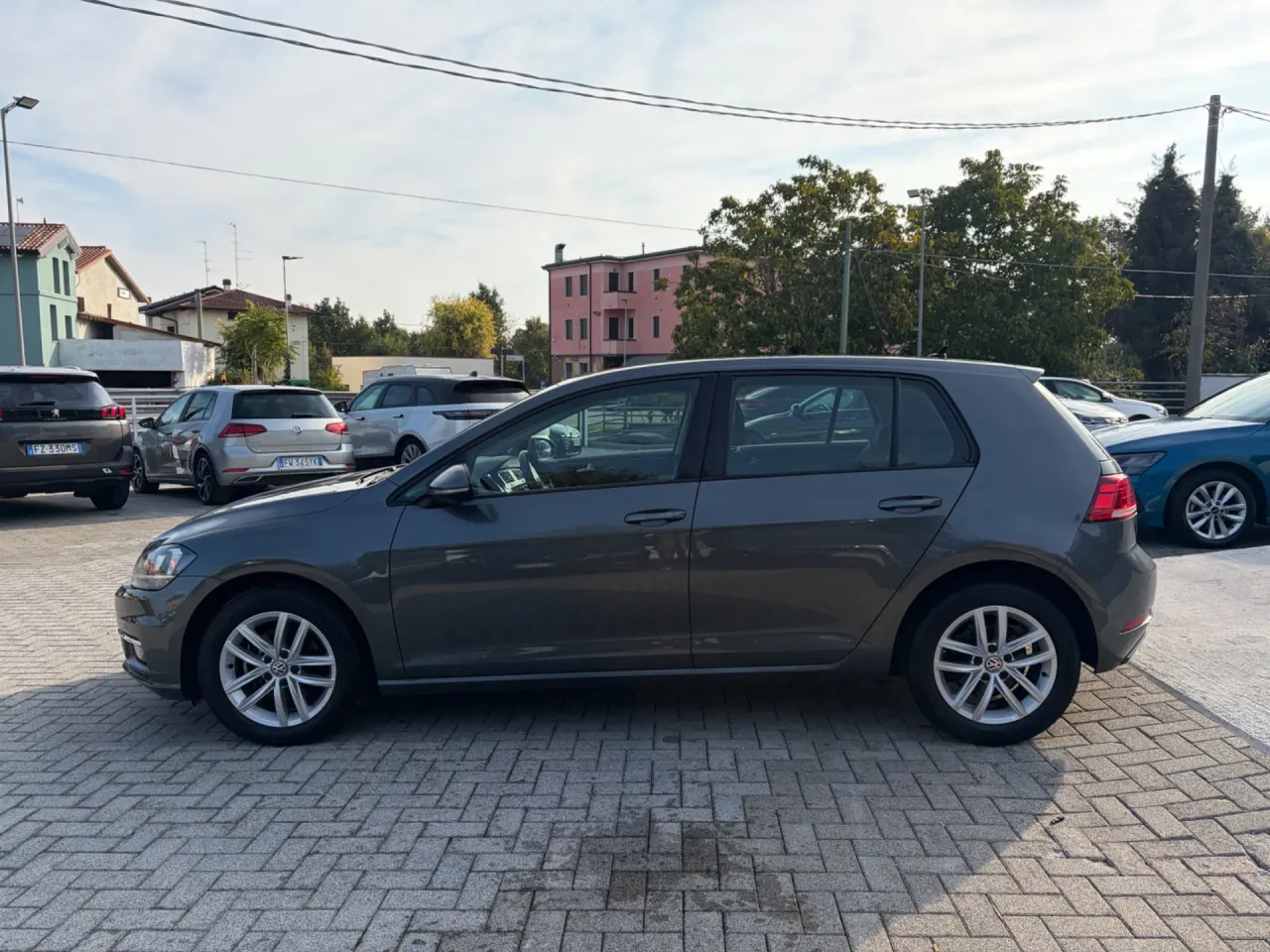 Foto 9 di 16