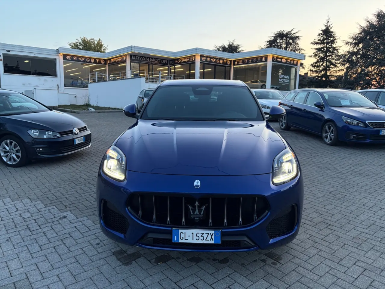 Foto 10 di 16