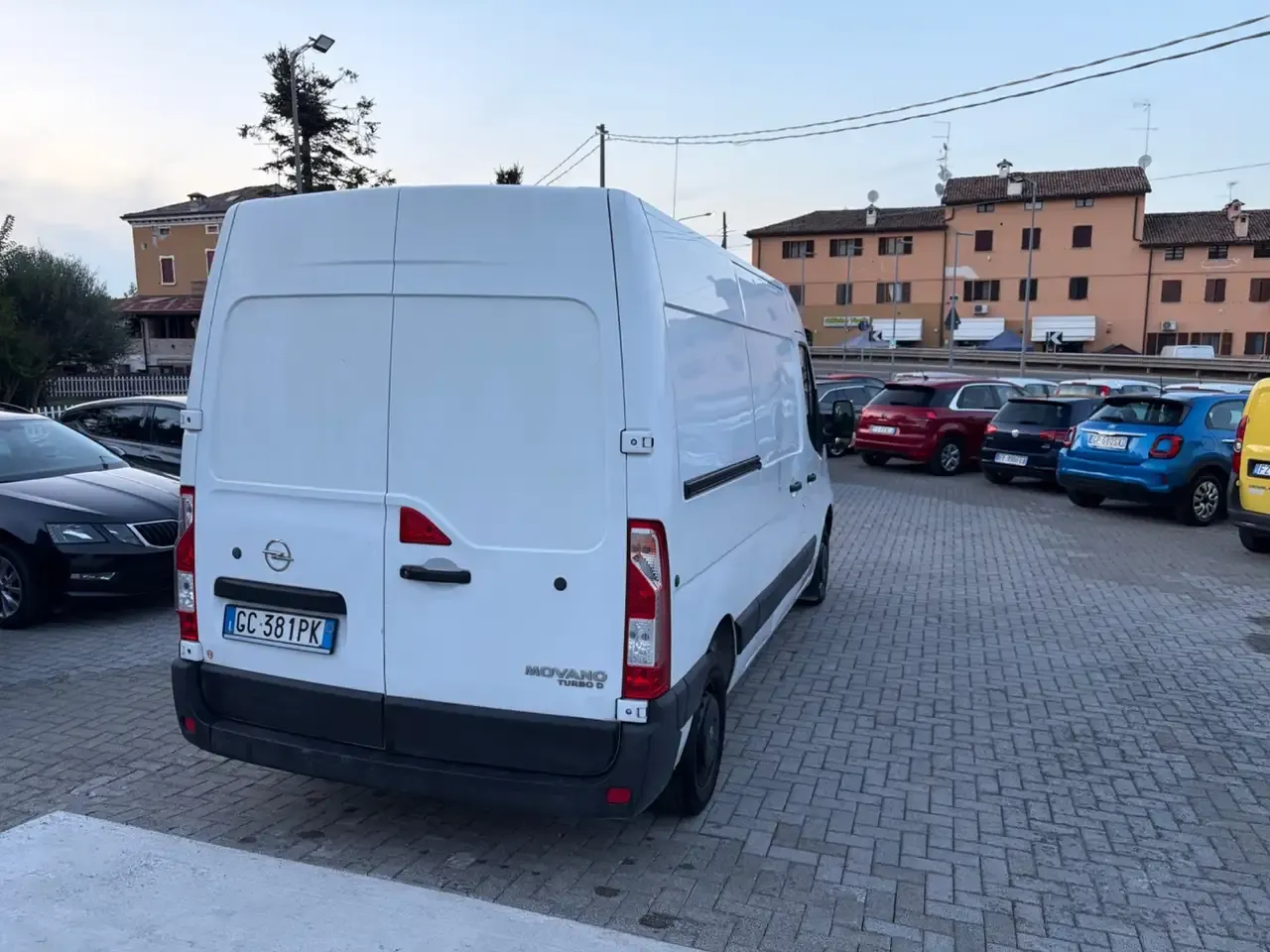 Foto 7 di 11