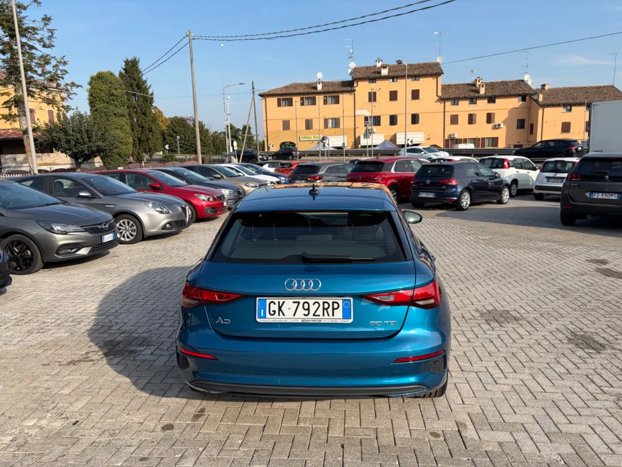 Foto 7 di 16