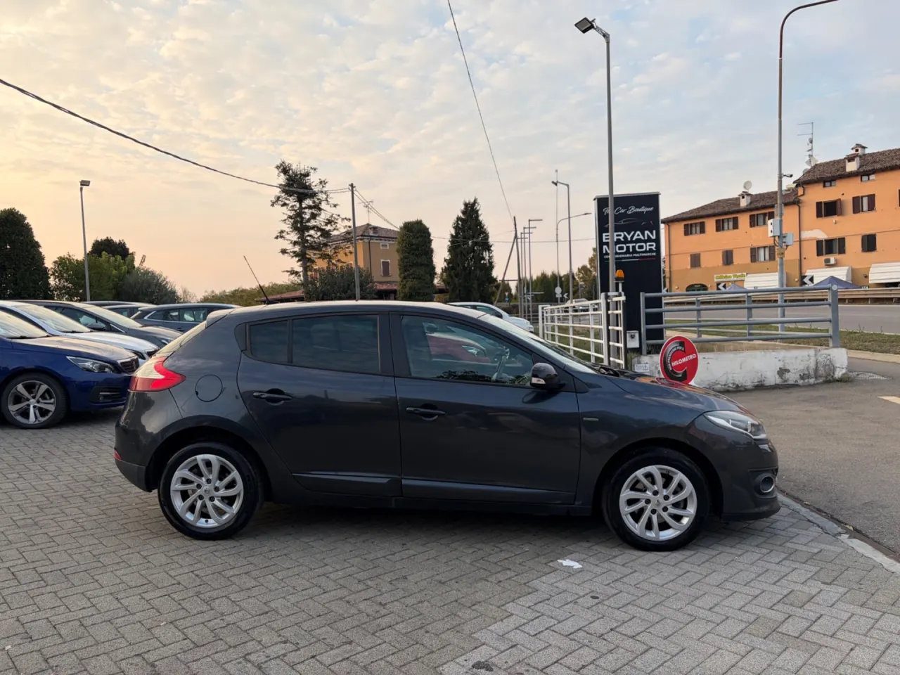 Foto 5 di 16