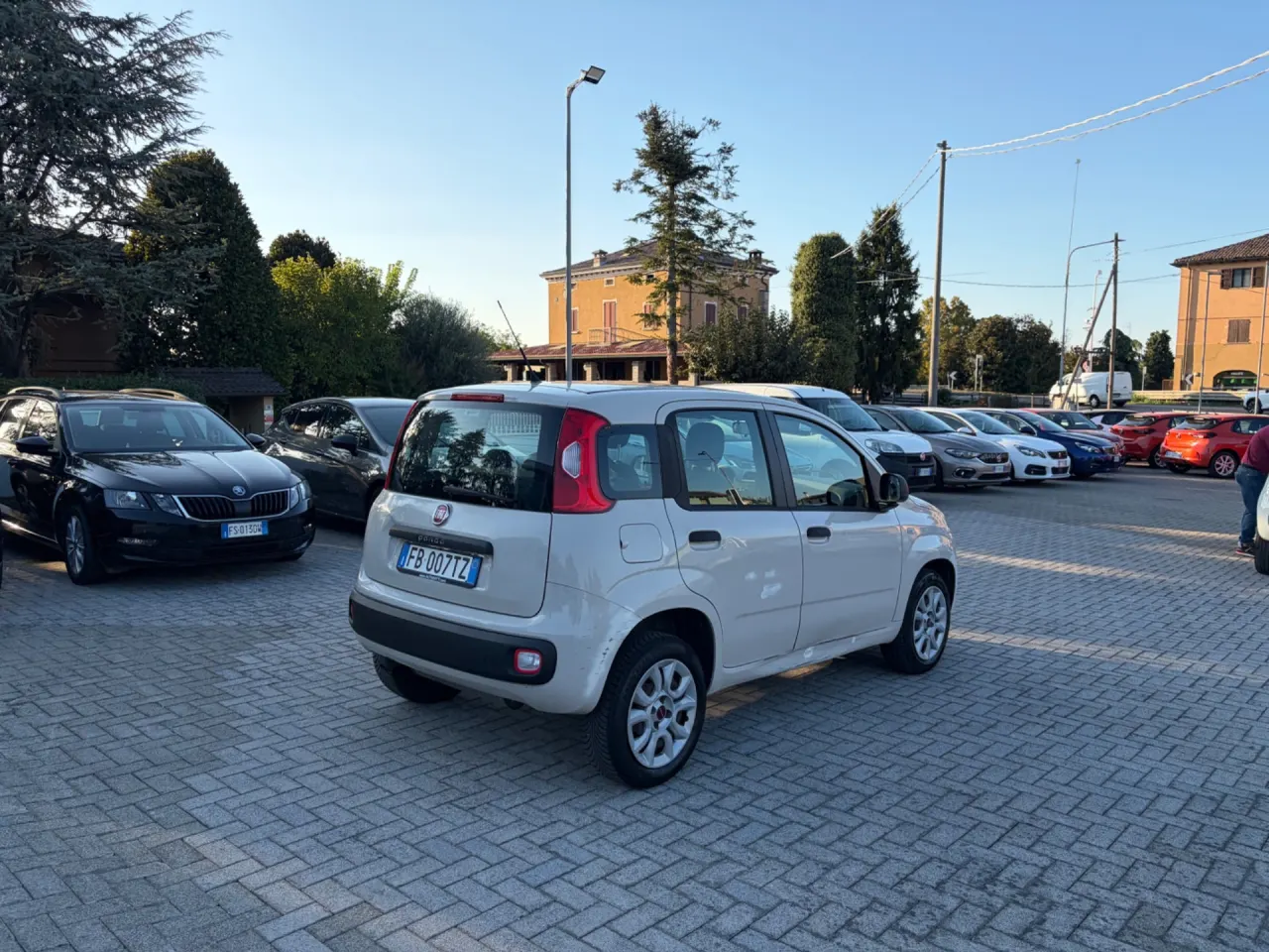 Foto 6 di 13