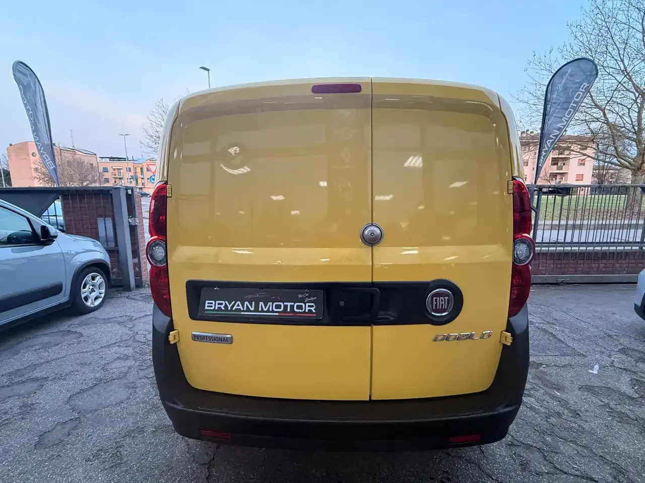 Foto 6 di 11