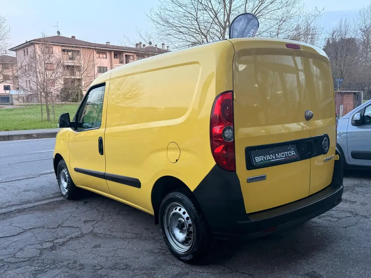 Foto 2 di 11