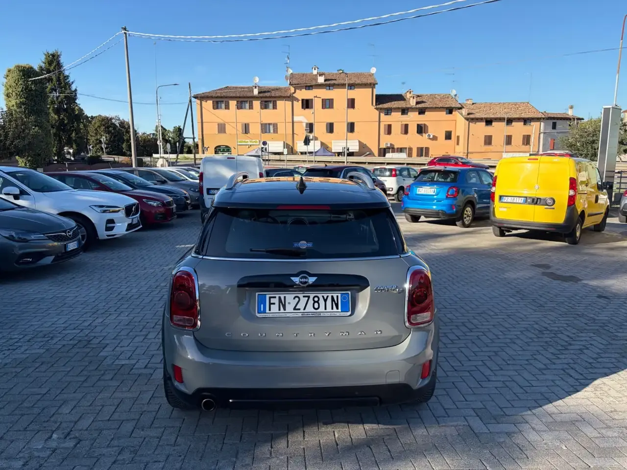 Foto 6 di 10