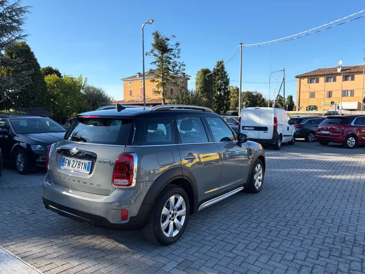 Foto 5 di 10