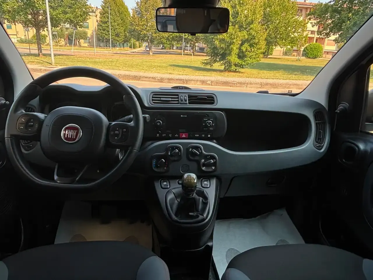 Foto 10 di 10