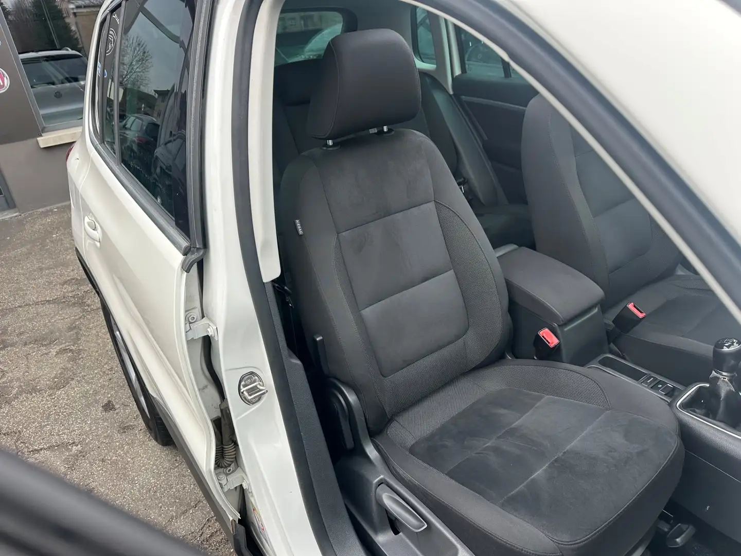 
								Volkswagen Tiguan full									