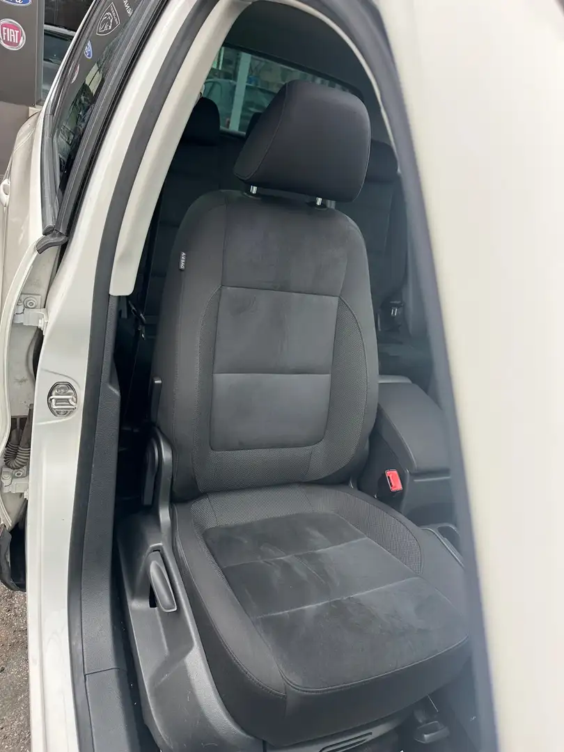 
								Volkswagen Tiguan full									